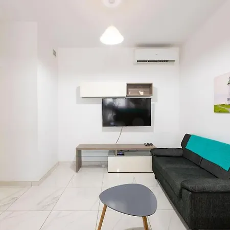 Beautiful, Central With All Amenities + Wifi By 360 Estates Pieta