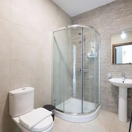 Beautiful, Central With All Amenities + Wifi By 360 Estates Apartment