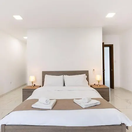 Beautiful, Central With All Amenities + Wifi By 360 Estates Pieta